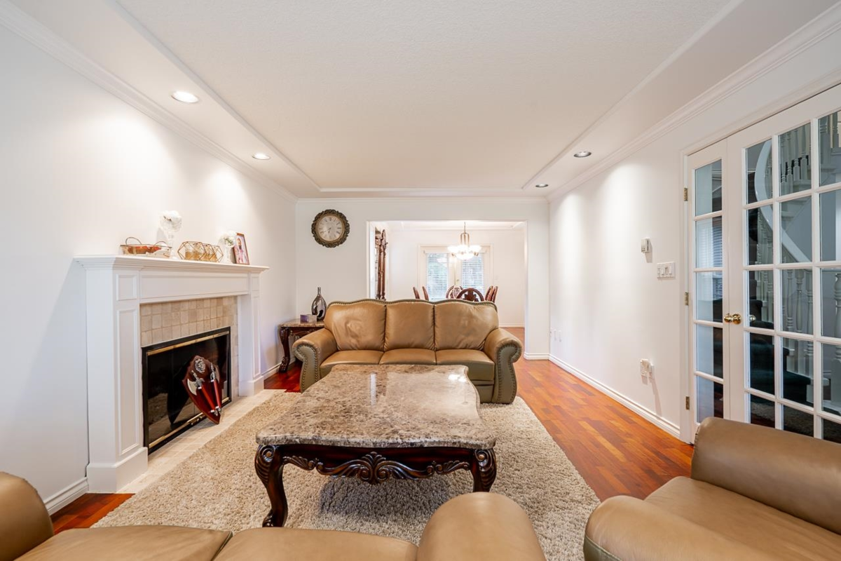 Kitchen Island Photo of 21022 42 Avenue, Langley, BC