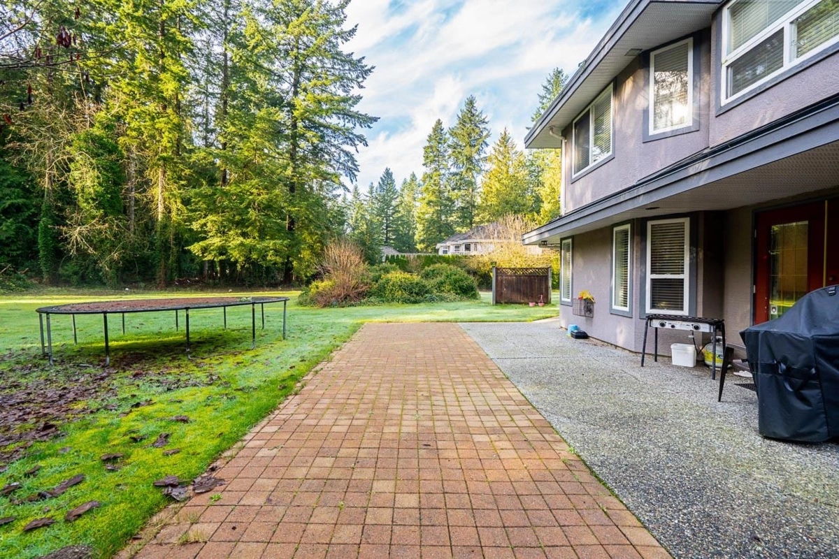 Swimming Pool Photo of 21022 42 Avenue, Langley, BC