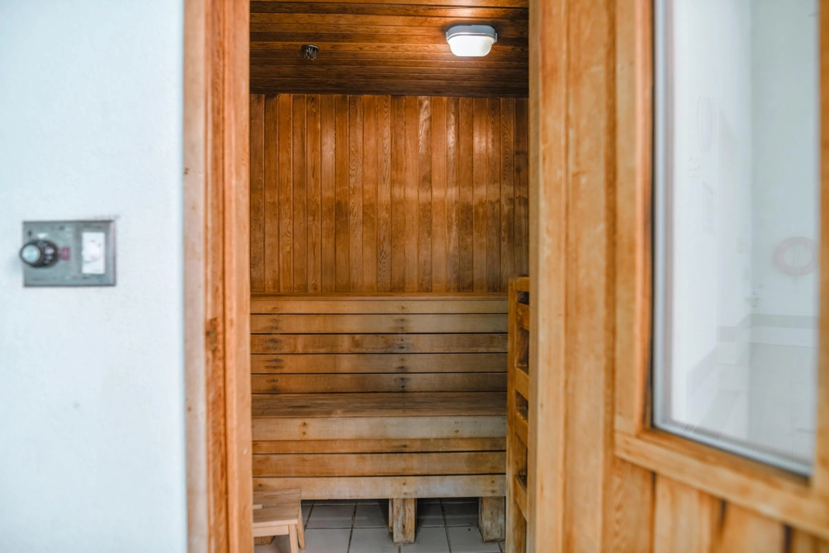 Hot Tub / Spa Photo of 15B 338 Taylor Way, West Vancouver, BC