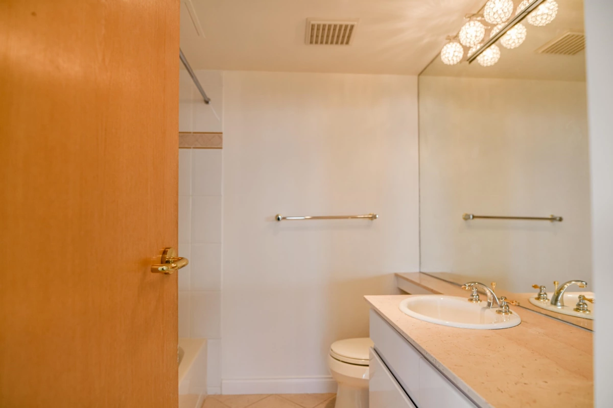Mudroom Photo of 15B 338 Taylor Way, West Vancouver, BC