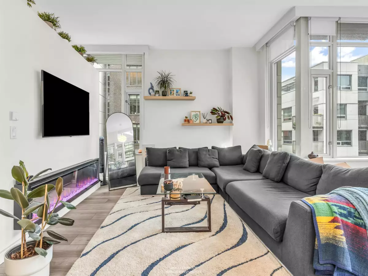 Dining Area Photo of 509 1633 Ontario Street, Vancouver, BC