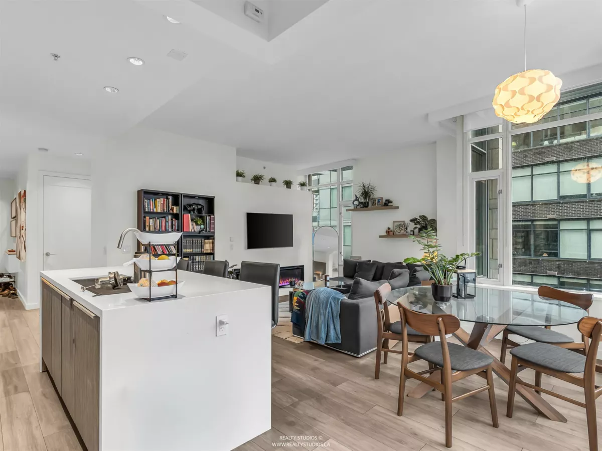 Walk-In Closet Photo of 509 1633 Ontario Street, Vancouver, BC