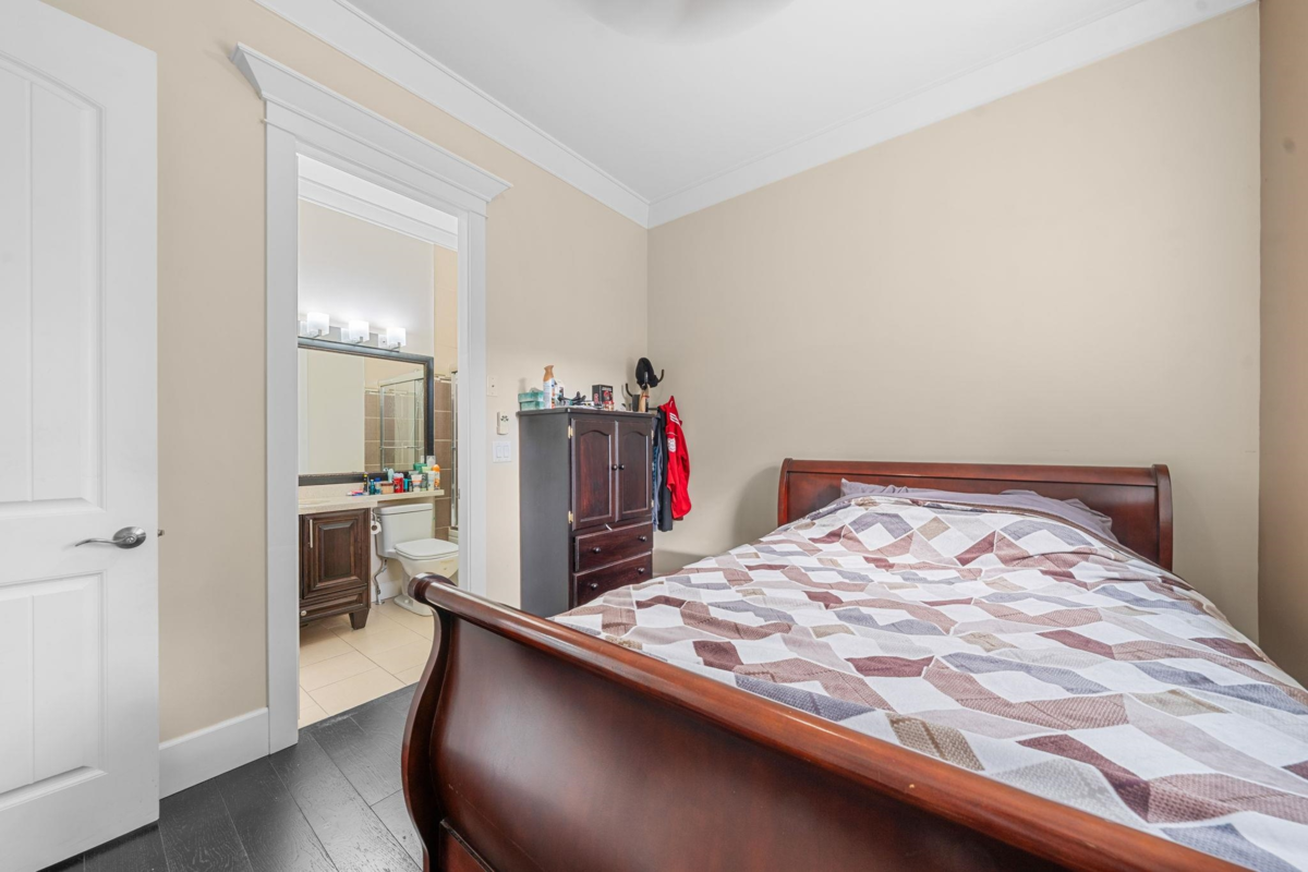 Entry Foyer Photo of 11046 80 Avenue, Delta, BC