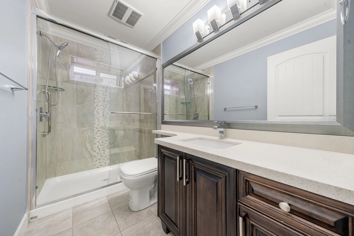 Hallway Photo of 11046 80 Avenue, Delta, BC