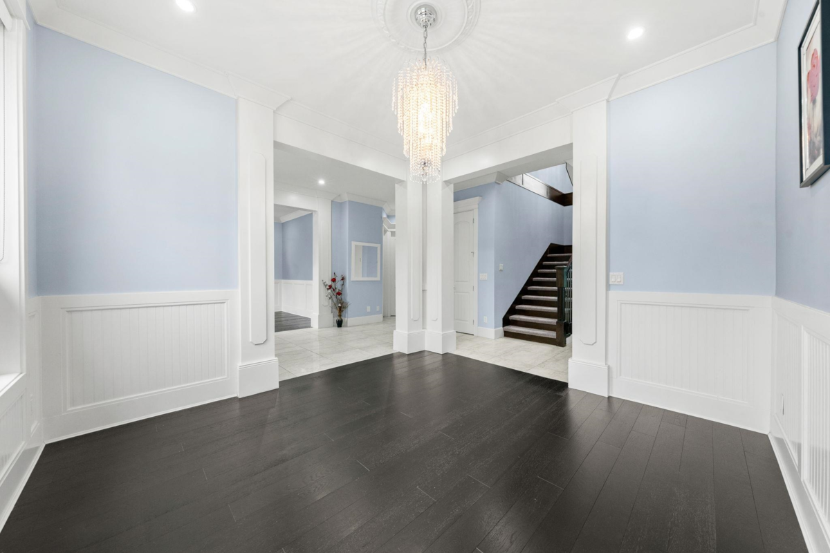 Kitchen Island Photo of 11046 80 Avenue, Delta, BC