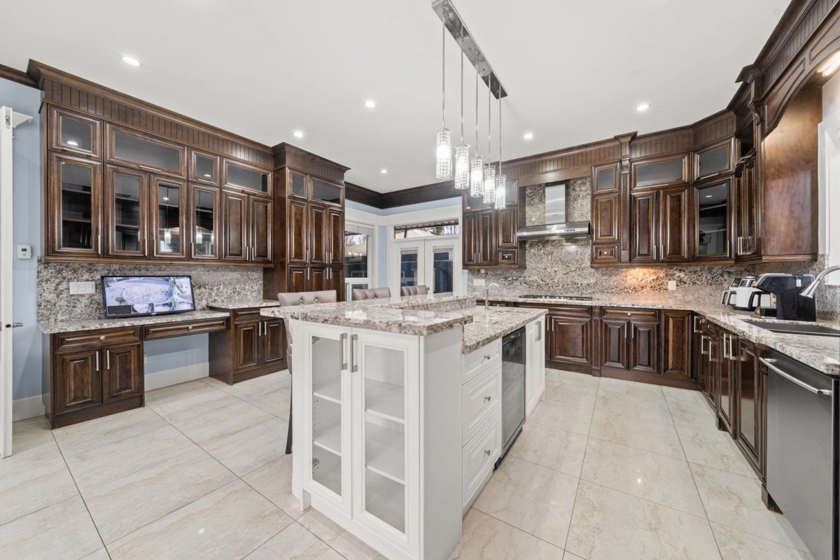 Primary Bathroom Photo of 11046 80 Avenue, Delta, BC