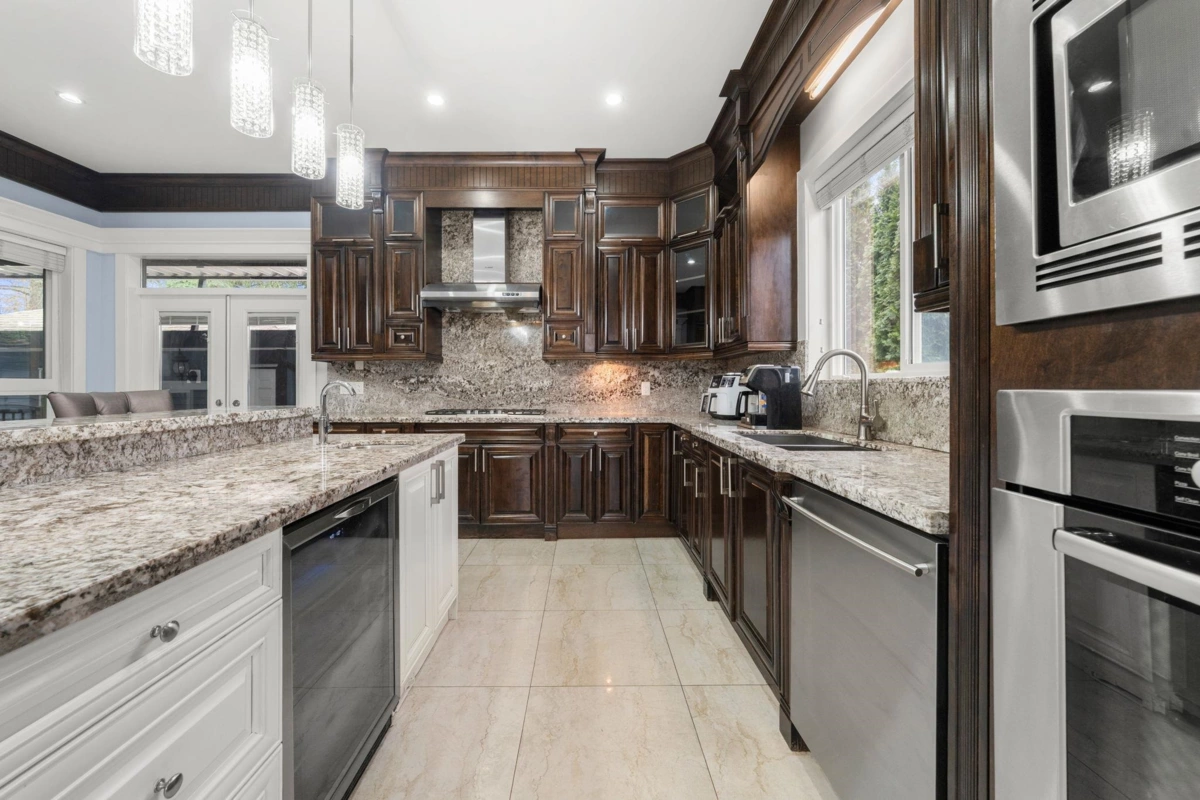 Walk-In Closet Photo of 11046 80 Avenue, Delta, BC