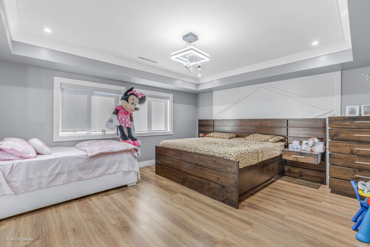 Front Yard Photo of 17268 61a Avenue, Surrey, BC