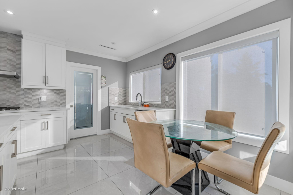 Guest Bathroom Photo of 17268 61a Avenue, Surrey, BC