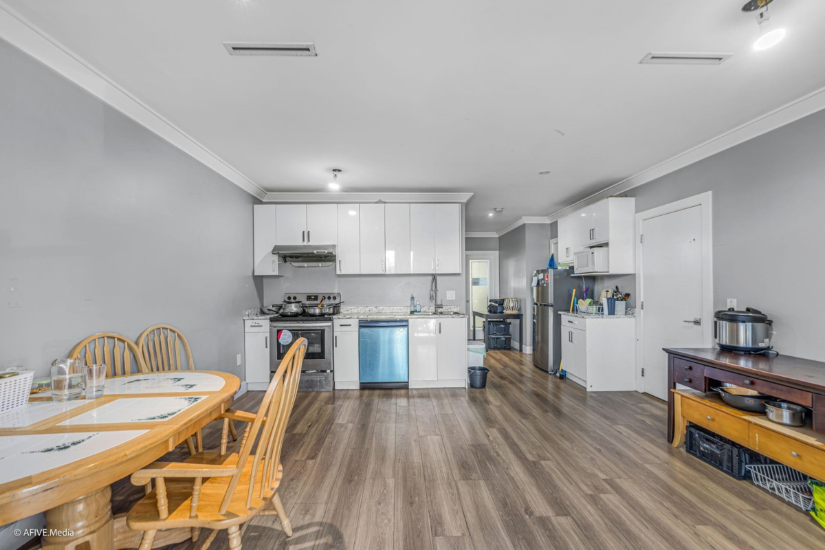 Hot Tub / Spa Photo of 17268 61a Avenue, Surrey, BC