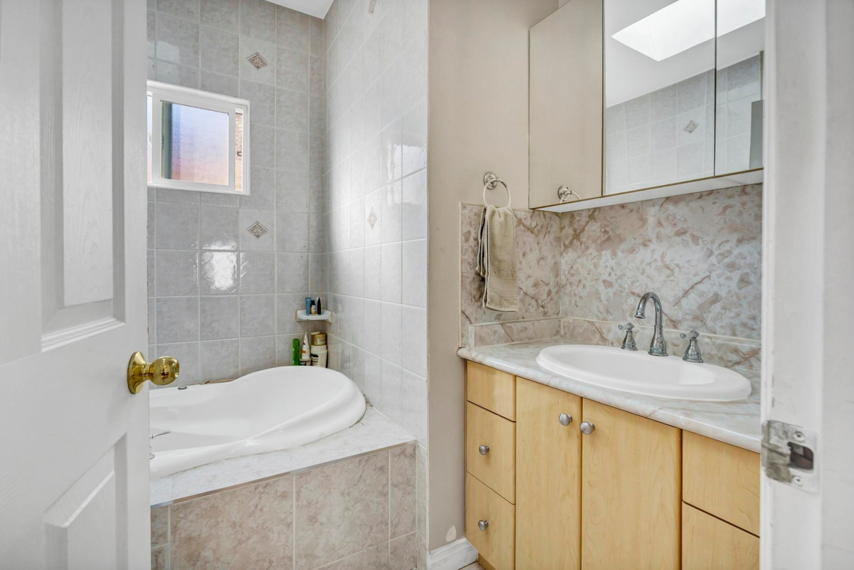 Breakfast Nook Photo of 591 E 28th Avenue, Vancouver, BC