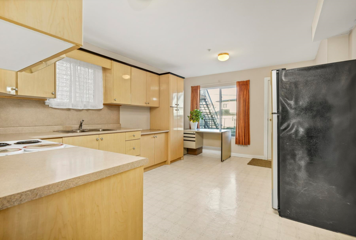 Powder Room Photo of 591 E 28th Avenue, Vancouver, BC