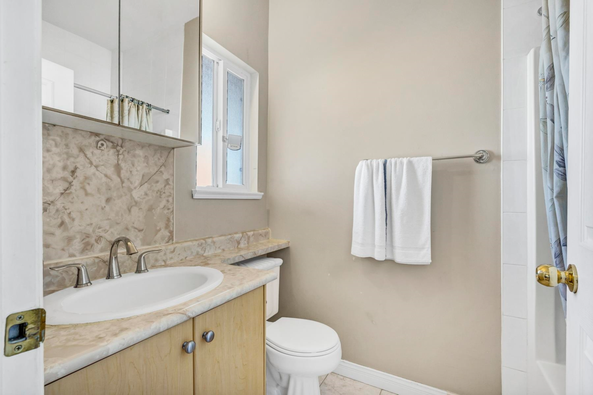 Primary Bathroom Photo of 591 E 28th Avenue, Vancouver, BC