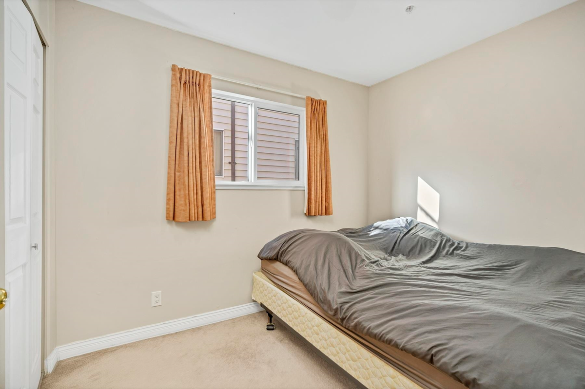 Walk-In Closet Photo of 591 E 28th Avenue, Vancouver, BC