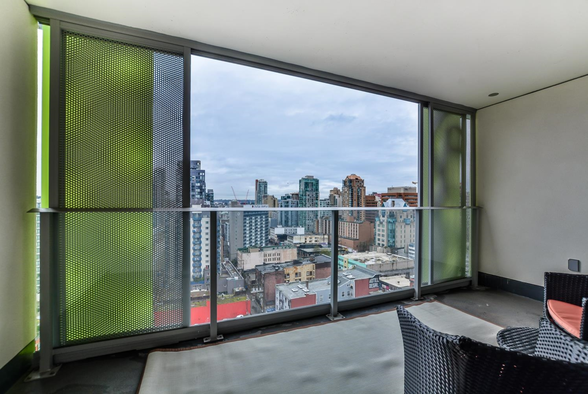 Kitchen Island Photo of 2104 999 Seymour Street, Vancouver, BC