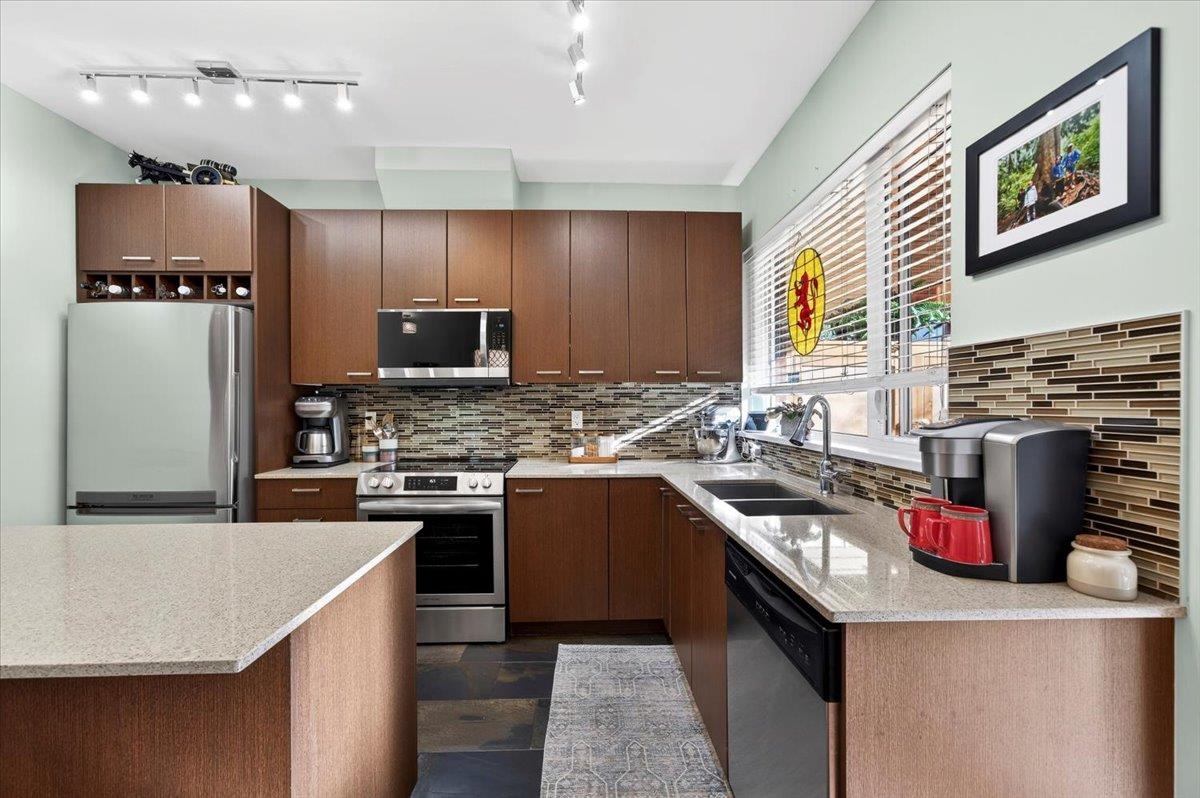 Kitchen Photo of 102 2473 Atkins Avenue, Port Coquitlam, BC