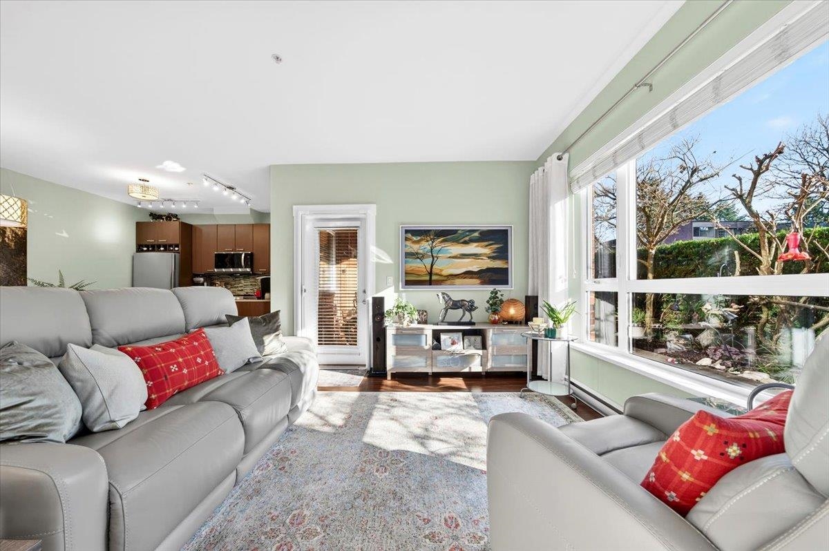 Primary Bathroom Photo of 102 2473 Atkins Avenue, Port Coquitlam, BC