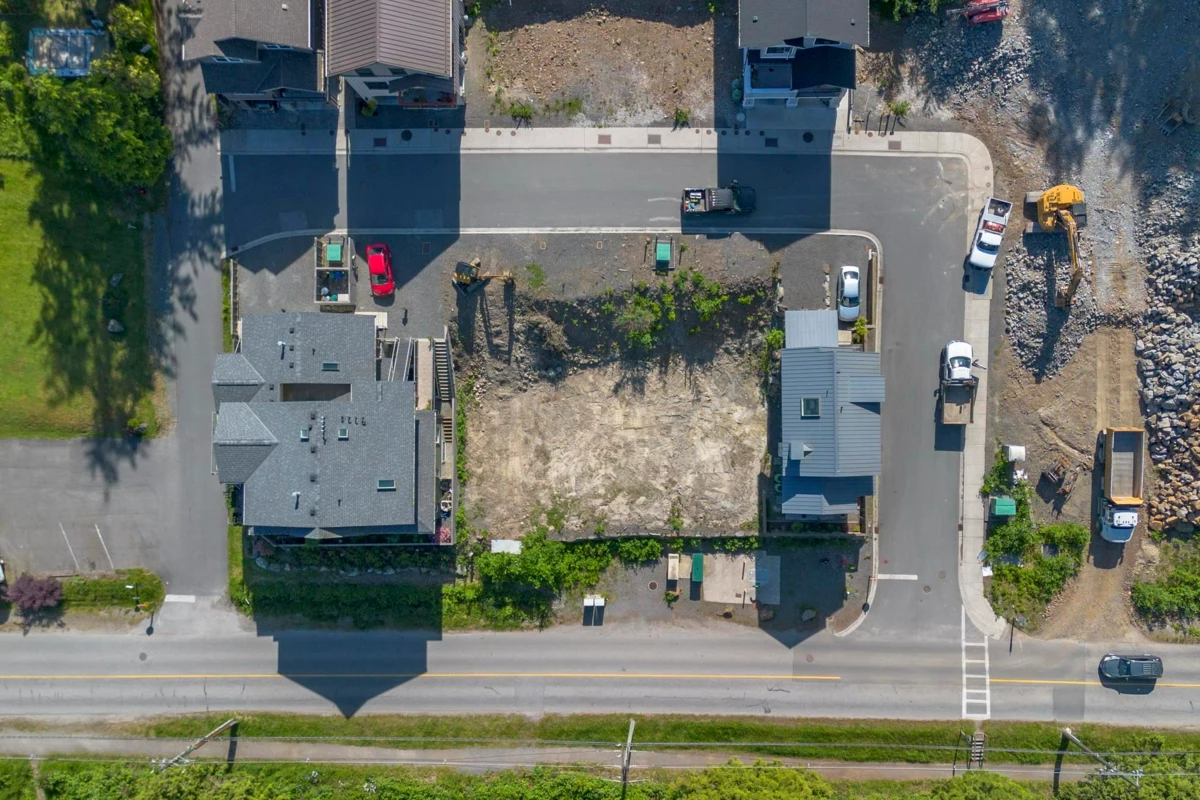 Hallway Photo of 1080 Foxglove Lane, Bowen Island, BC