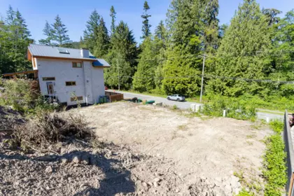 Basement Recreation Room Photo of 1080 Foxglove Lane, Bowen Island, BC