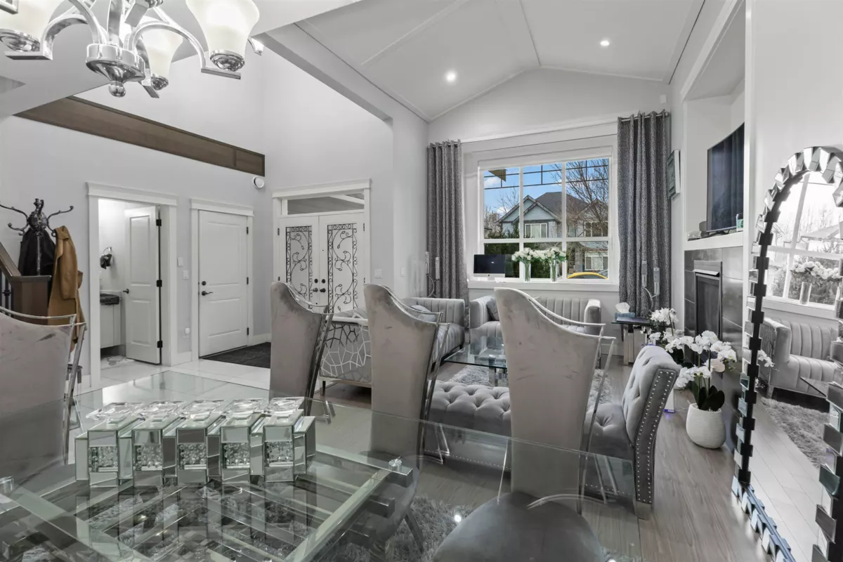 Kitchen Island Photo of 3167 Engineer Crescent, Abbotsford, BC