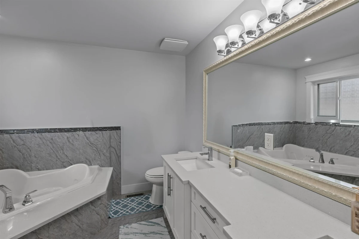 Mudroom Photo of 3167 Engineer Crescent, Abbotsford, BC