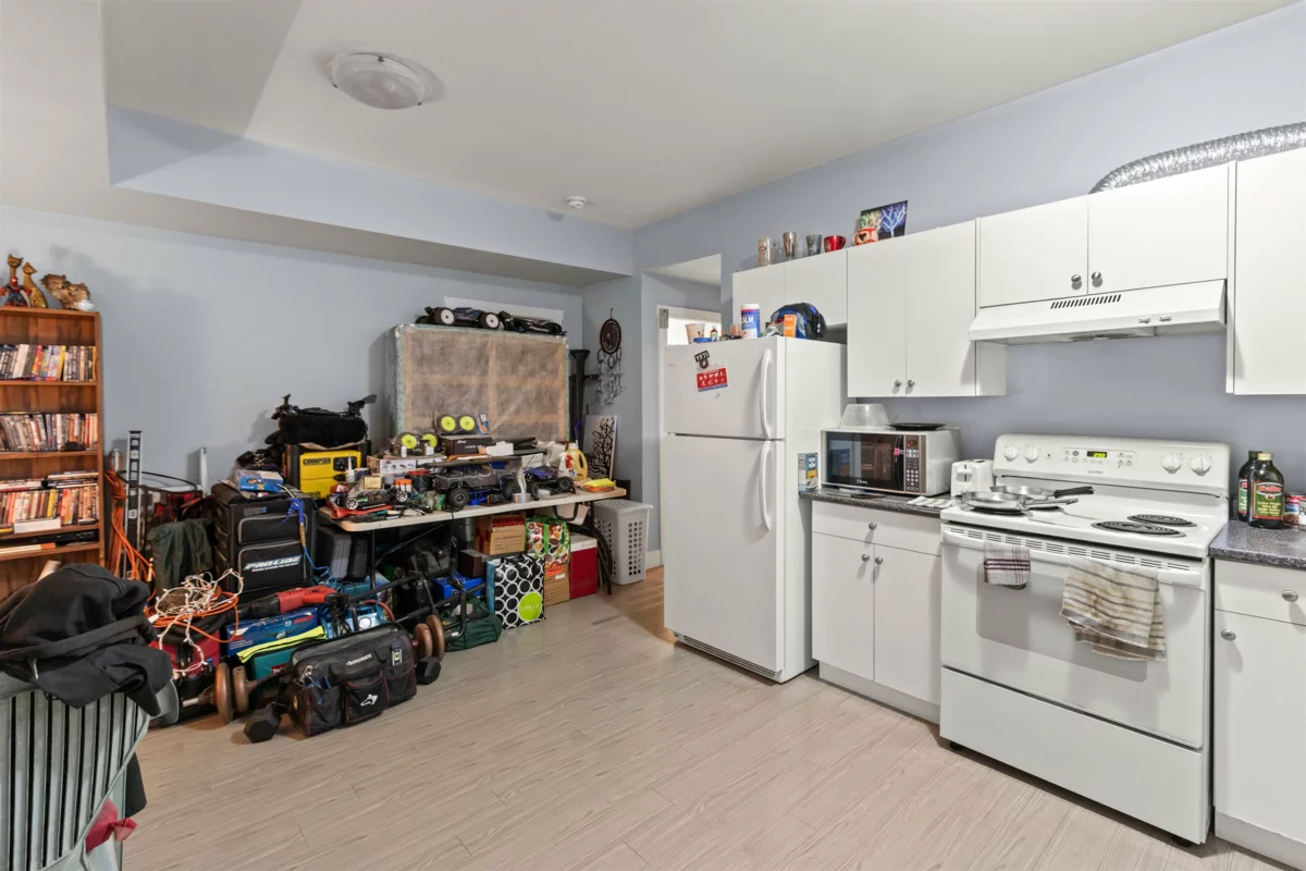 Swimming Pool Photo of 3167 Engineer Crescent, Abbotsford, BC