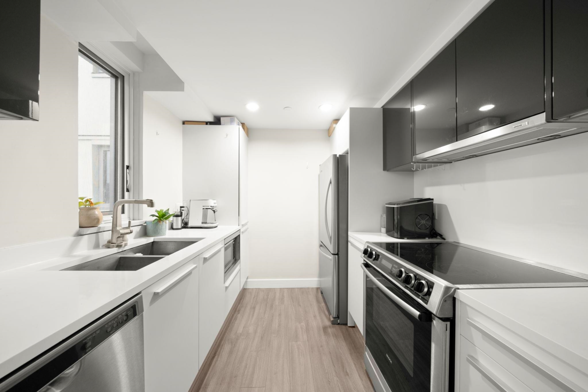 Walk-In Closet Photo of 1002 1323 Homer Street, Vancouver, BC