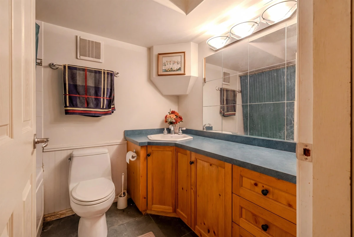 Laundry Room Photo of 1650 Palmerston Avenue, West Vancouver, BC