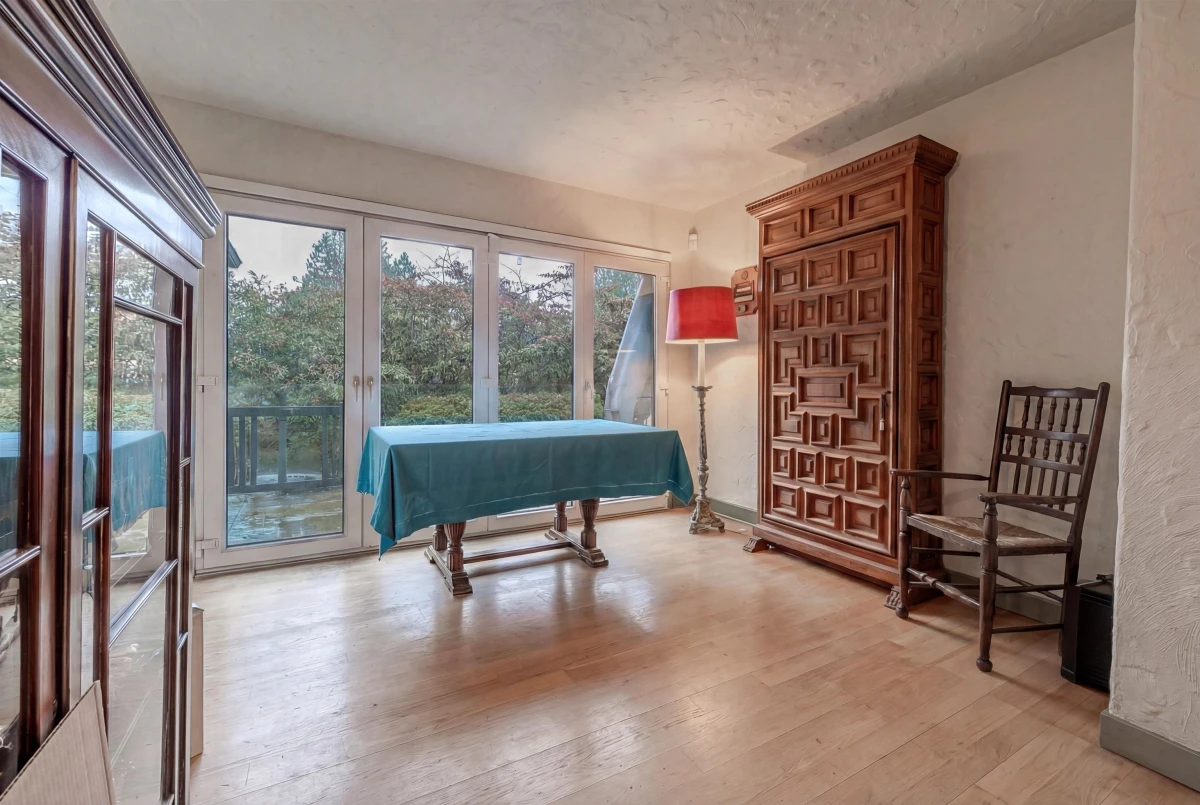 Walk-In Closet Photo of 1650 Palmerston Avenue, West Vancouver, BC
