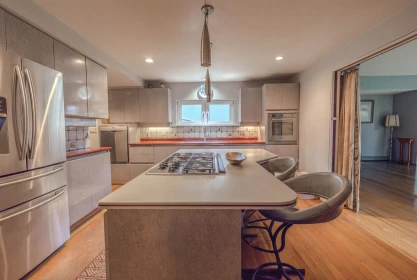 Kitchen Island Photo of 1650 Palmerston Avenue, West Vancouver, BC