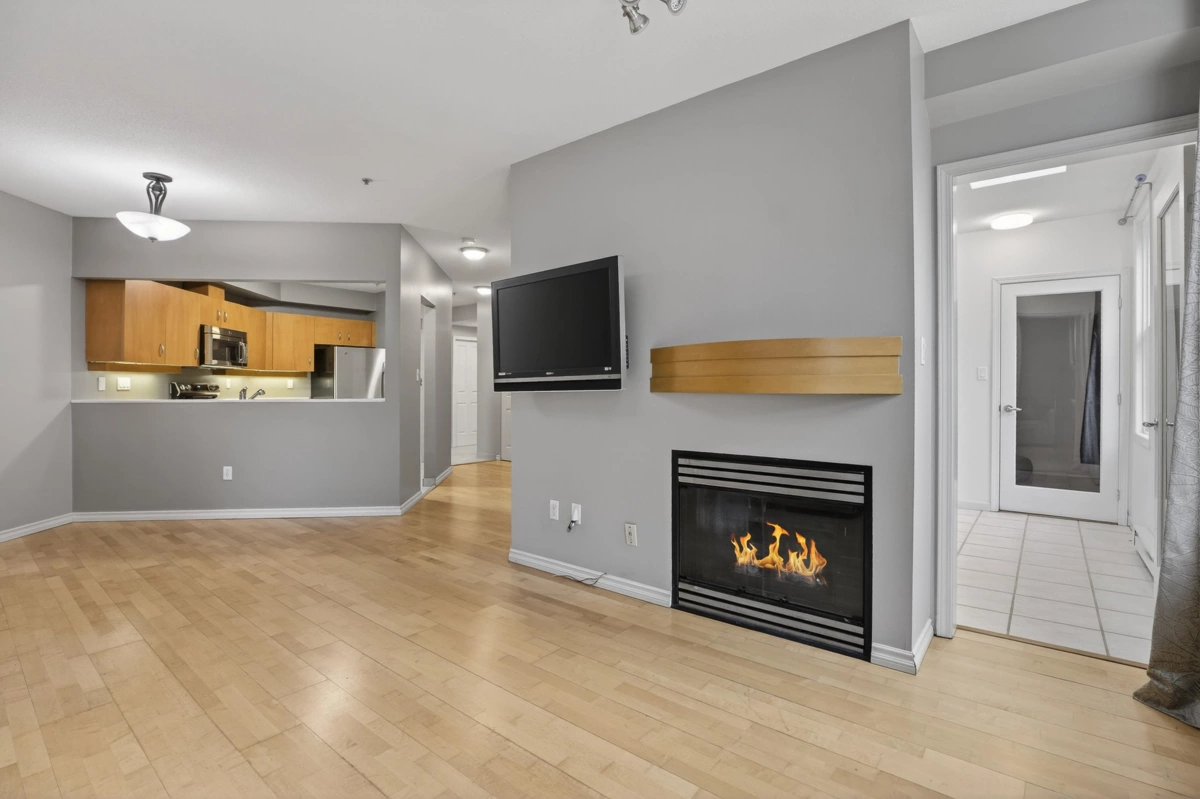 Breakfast Nook Photo of 103 108 W Esplanade, North Vancouver, BC