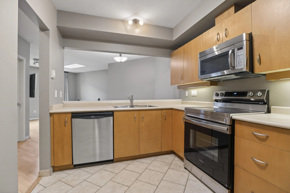 Dining Area Photo of 103 108 W Esplanade, North Vancouver, BC