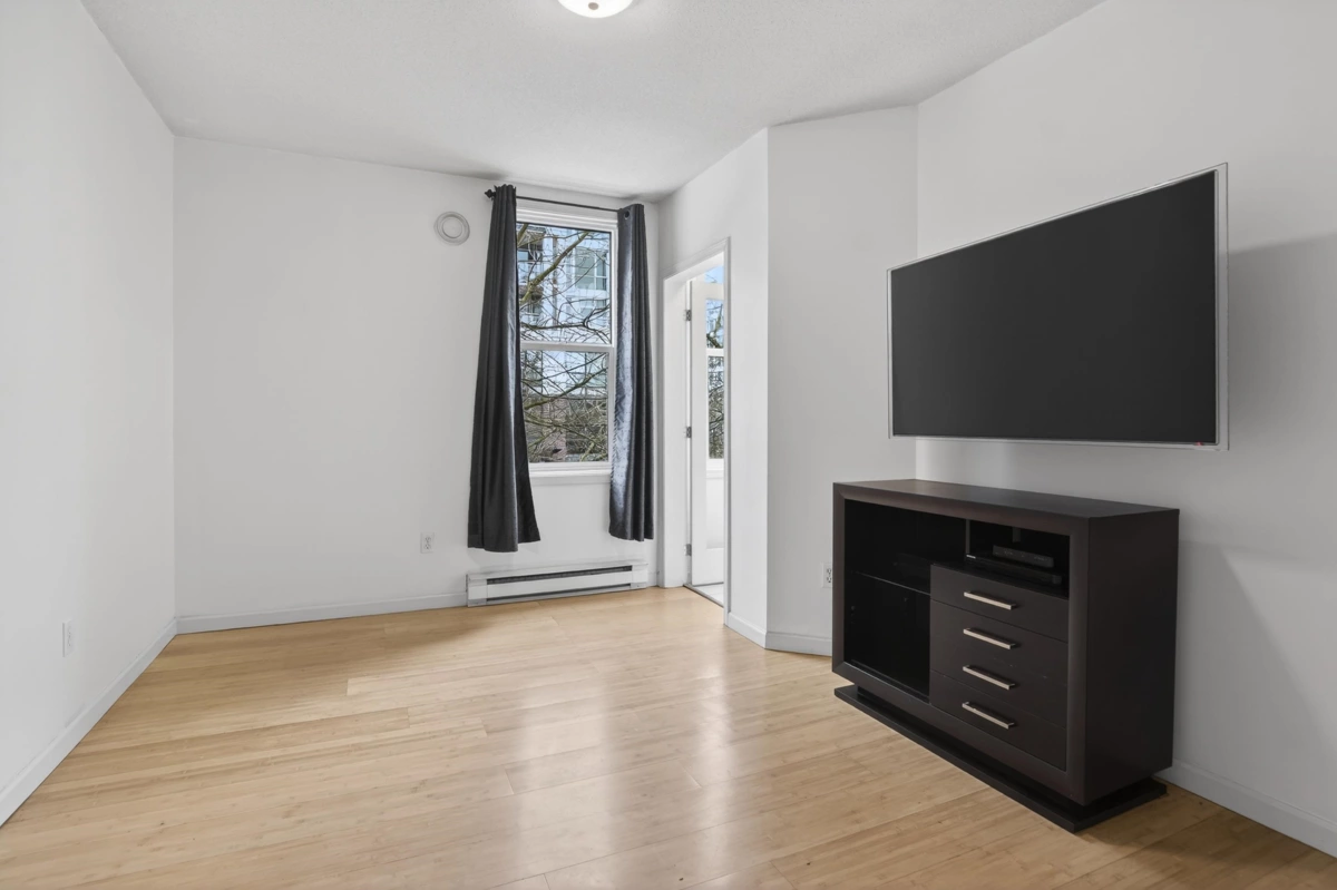 Guest Bathroom Photo of 103 108 W Esplanade, North Vancouver, BC