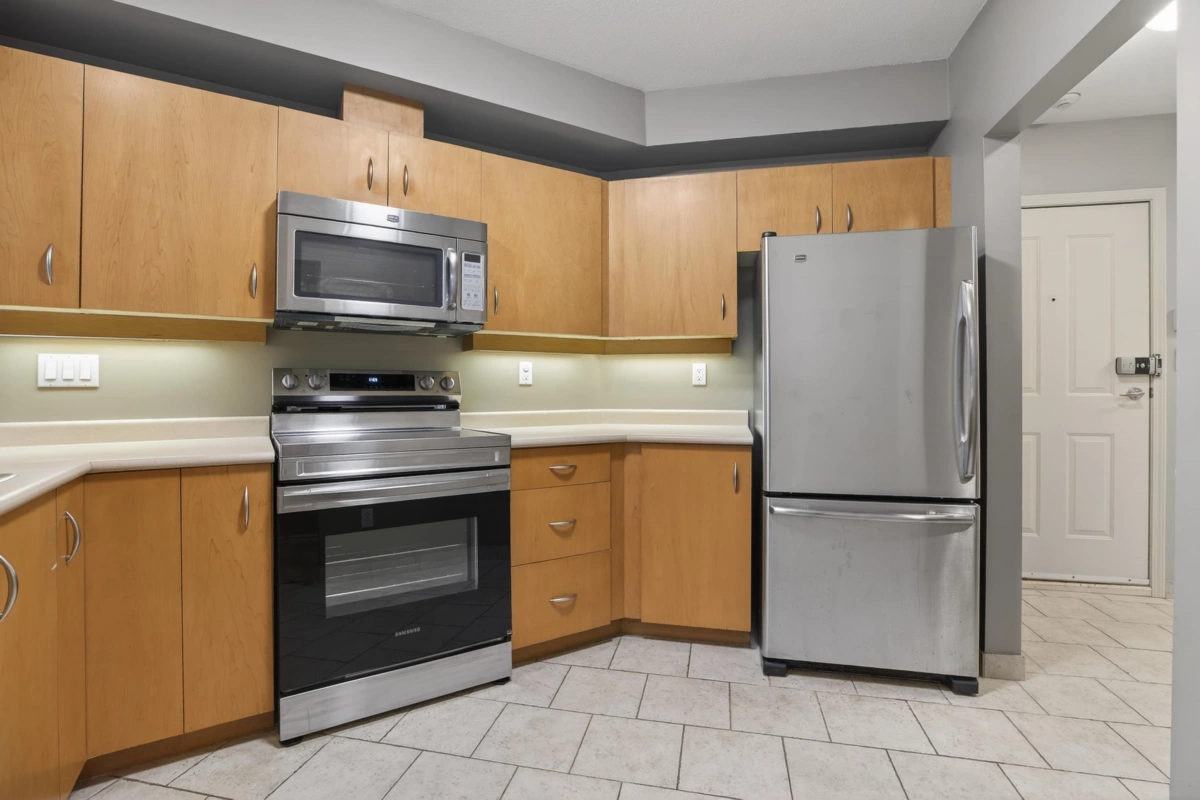 Kitchen Photo of 103 108 W Esplanade, North Vancouver, BC