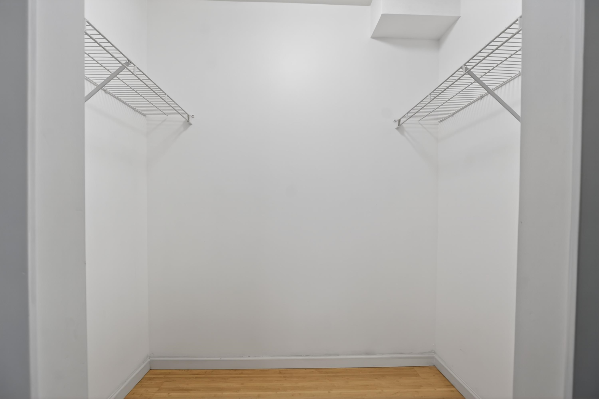 Office / Den Photo of 103 108 W Esplanade, North Vancouver, BC