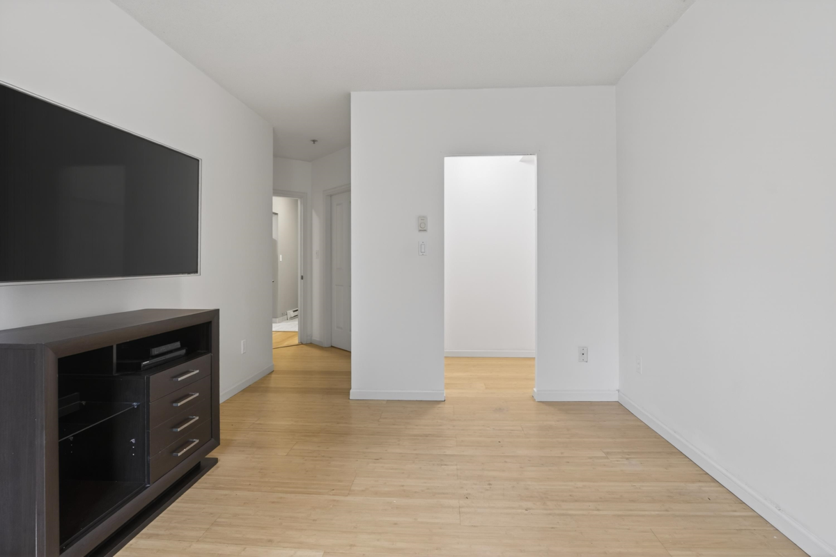 Powder Room Photo of 103 108 W Esplanade, North Vancouver, BC