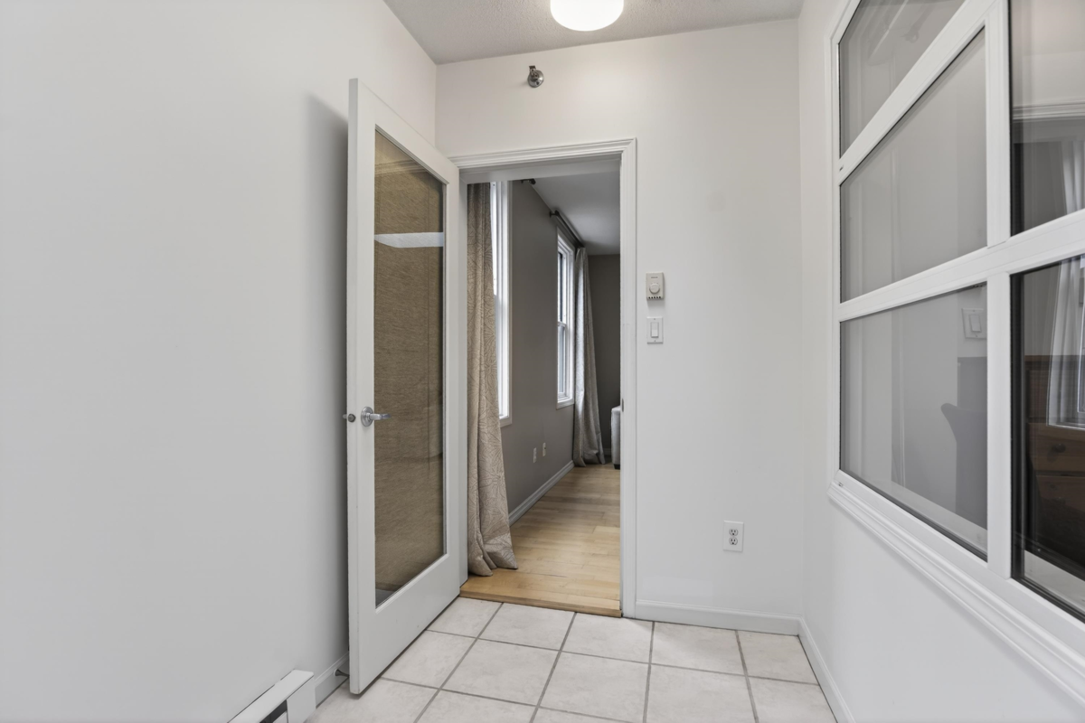 Primary Bathroom Photo of 103 108 W Esplanade, North Vancouver, BC