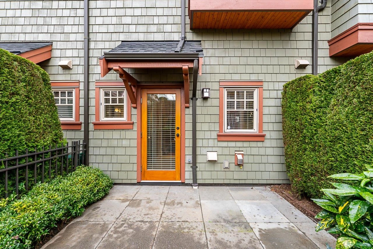 Entry Foyer Photo of 966 W 43rd Avenue, Vancouver, BC