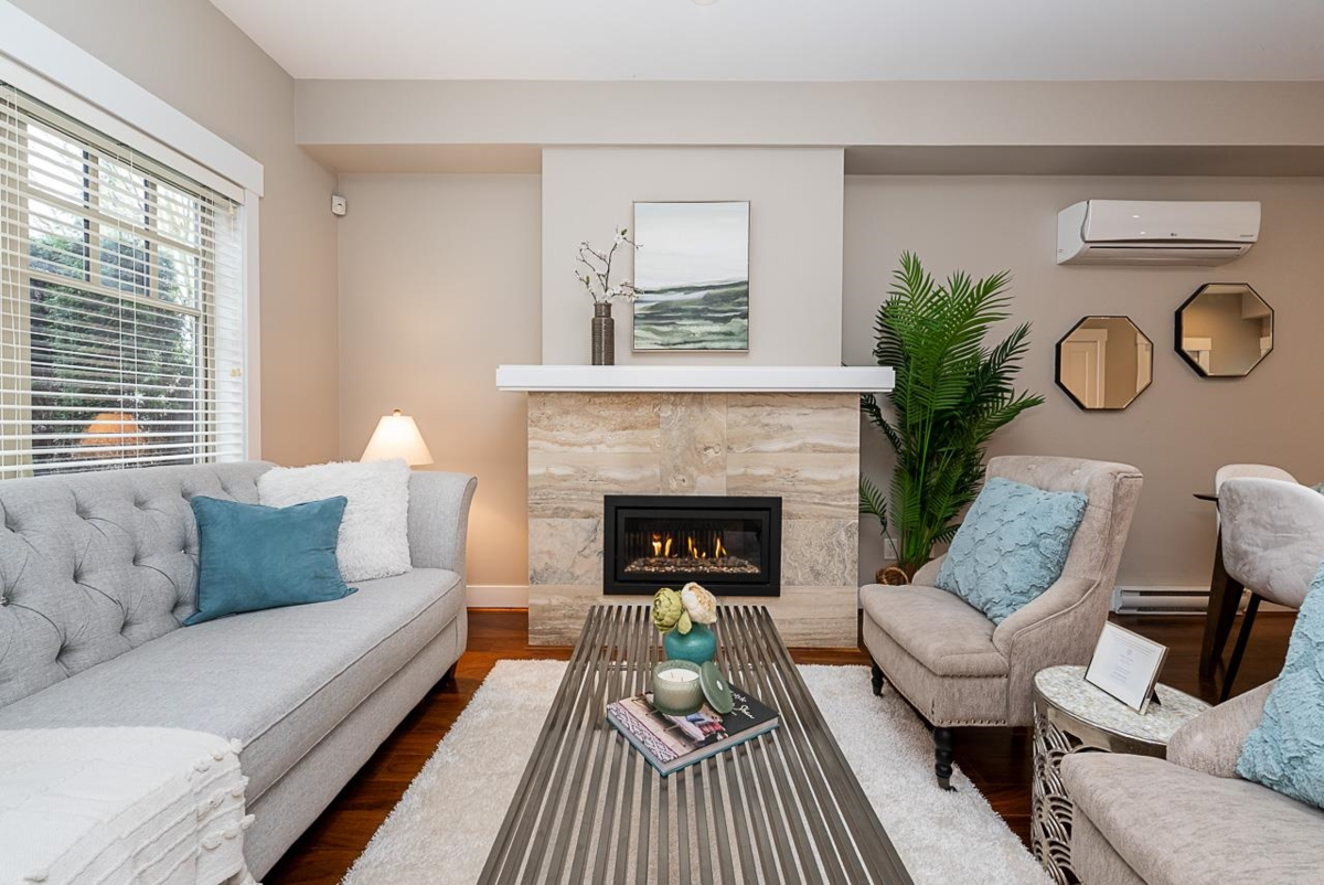 Living Room Photo of 966 W 43rd Avenue, Vancouver, BC