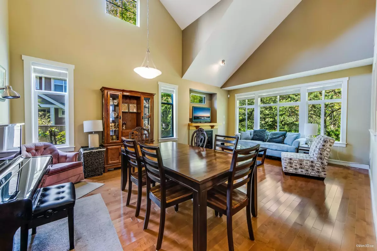 Kitchen Island Photo of 7 15255 36 Avenue, Surrey, BC