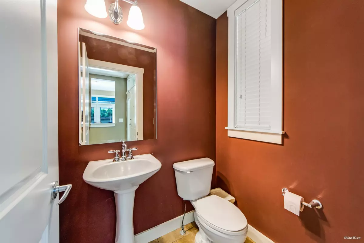 Walk-In Closet Photo of 7 15255 36 Avenue, Surrey, BC