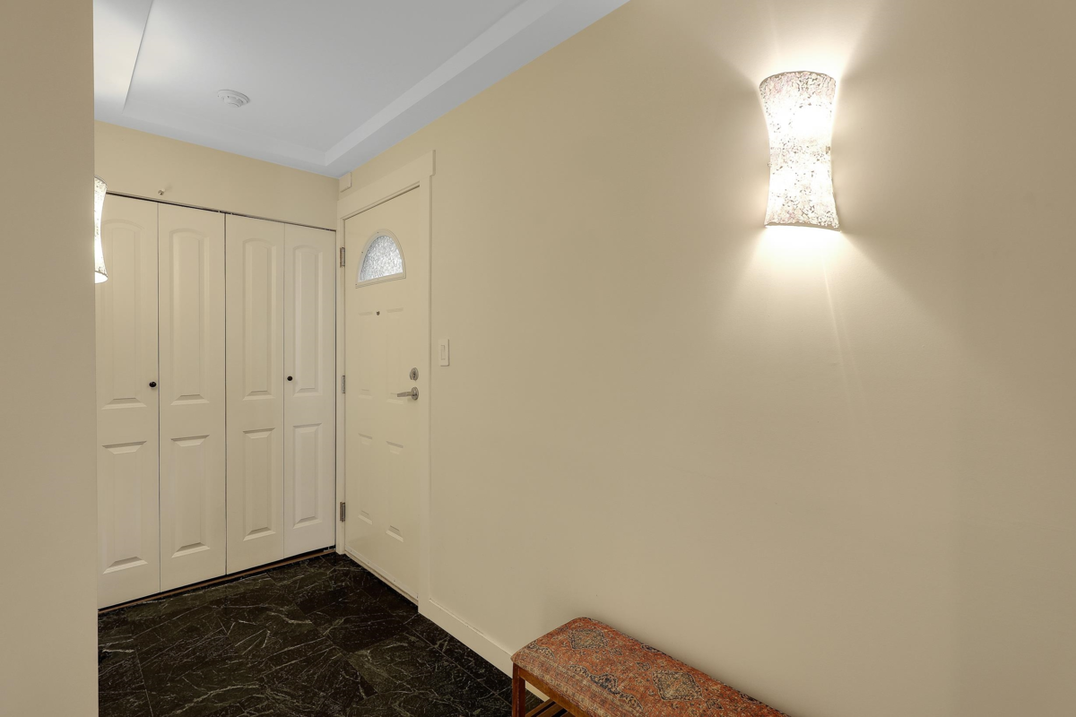 Backyard Photo of 204 15165 Marine Drive, White Rock, BC