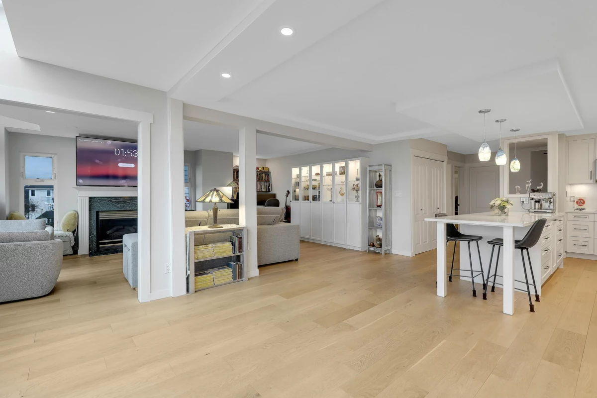 Basement Recreation Room Photo of 204 15165 Marine Drive, White Rock, BC