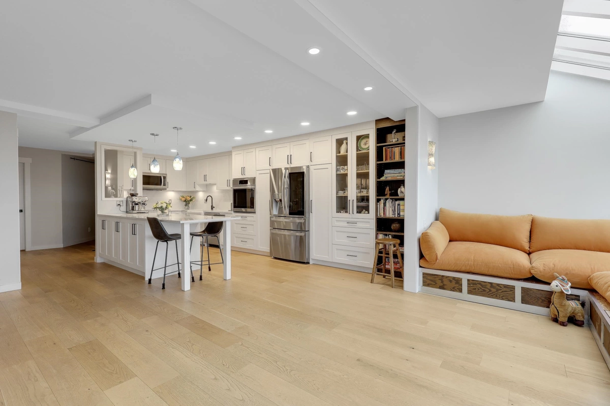 Breakfast Nook Photo of 204 15165 Marine Drive, White Rock, BC