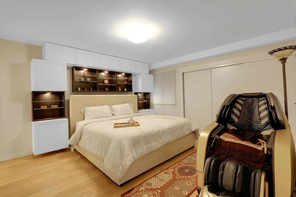 Entry Foyer Photo of 204 15165 Marine Drive, White Rock, BC