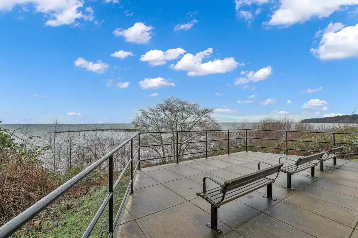 Garden / Landscaping Photo of 204 15165 Marine Drive, White Rock, BC