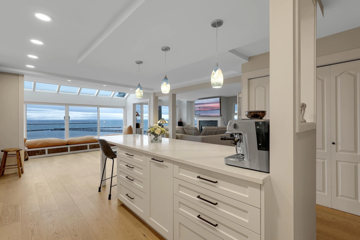 Guest Bathroom Photo of 204 15165 Marine Drive, White Rock, BC