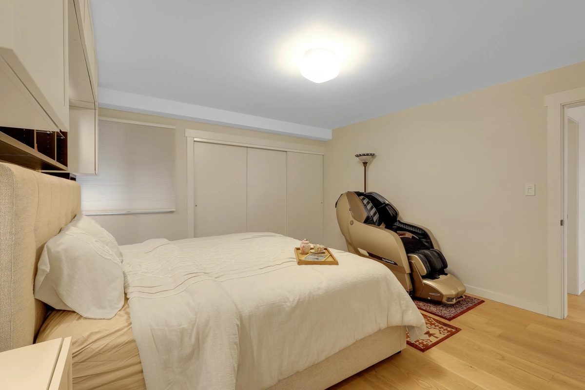 Hallway Photo of 204 15165 Marine Drive, White Rock, BC