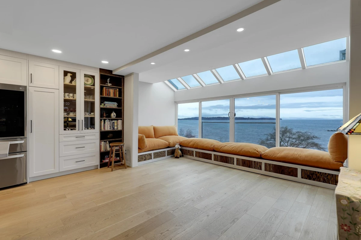 Kitchen Island Photo of 204 15165 Marine Drive, White Rock, BC