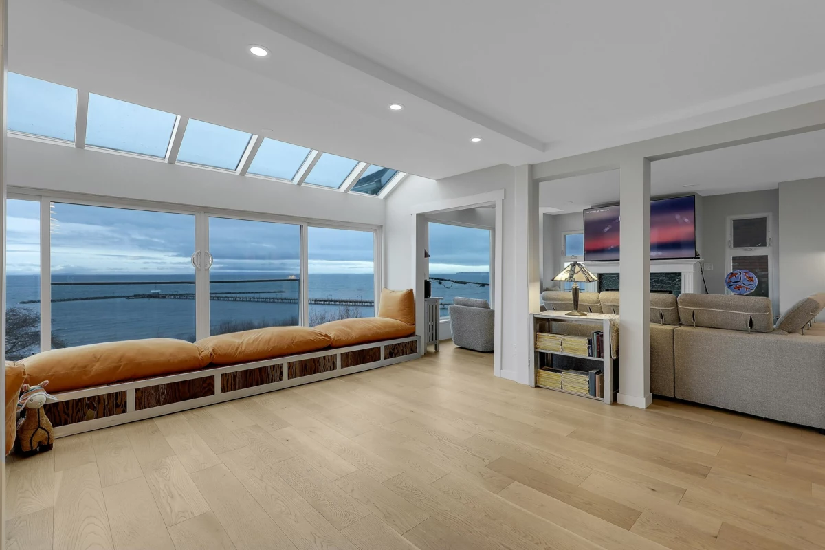 Kitchen Photo of 204 15165 Marine Drive, White Rock, BC